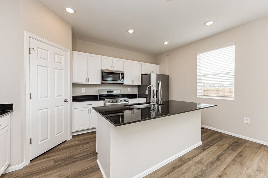 Building Photo - 11451 Lake Trout Dr