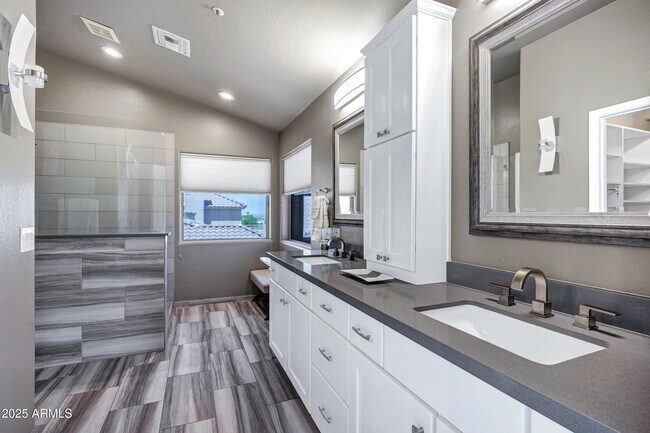 Building Photo - 13744 E Lupine Ave