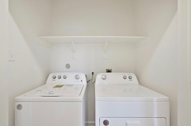 Building Photo - 583 Firemoon St