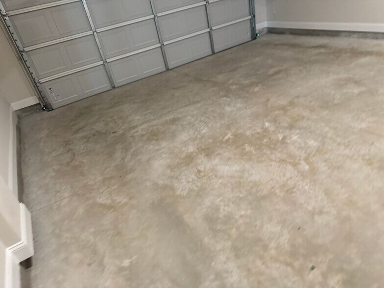 Building Photo - 850 Elderberry Ct