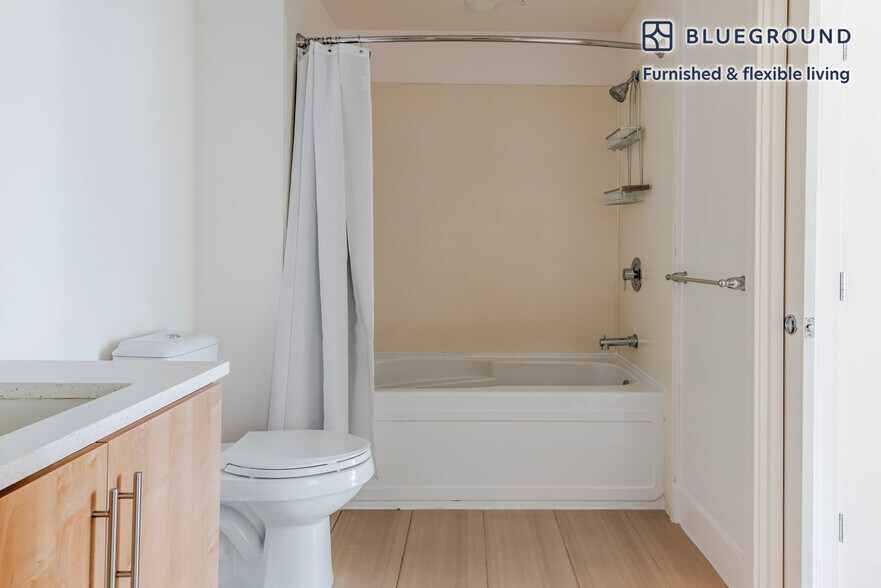 Building Photo - 388 E Evelyn Ave