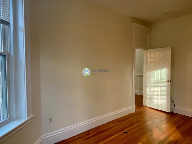Building Photo - 1302 Commonwealth Ave