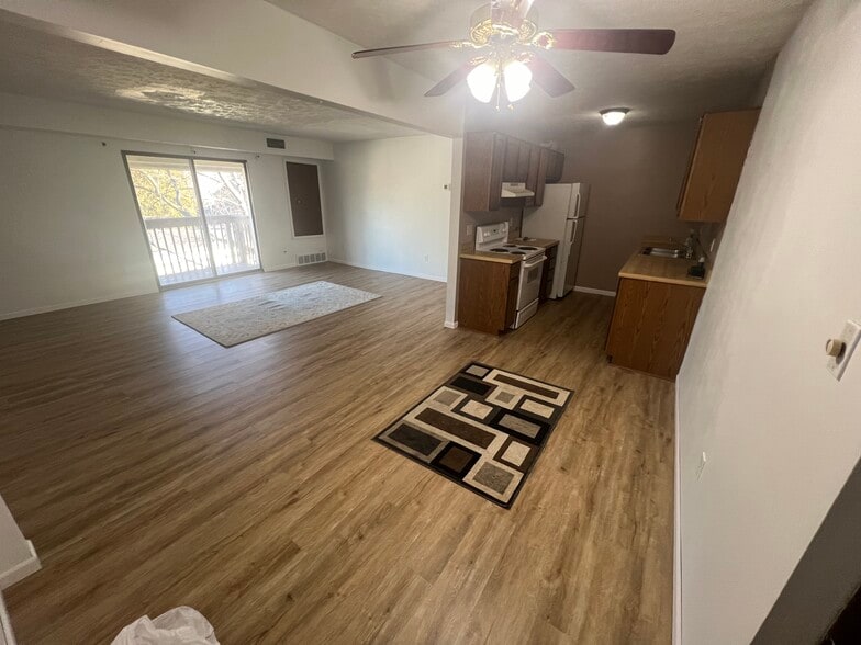 Building Photo - 1544 Cedarwood Dr