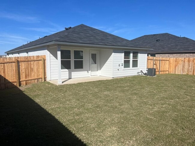 Building Photo - 112 Raymondville Path