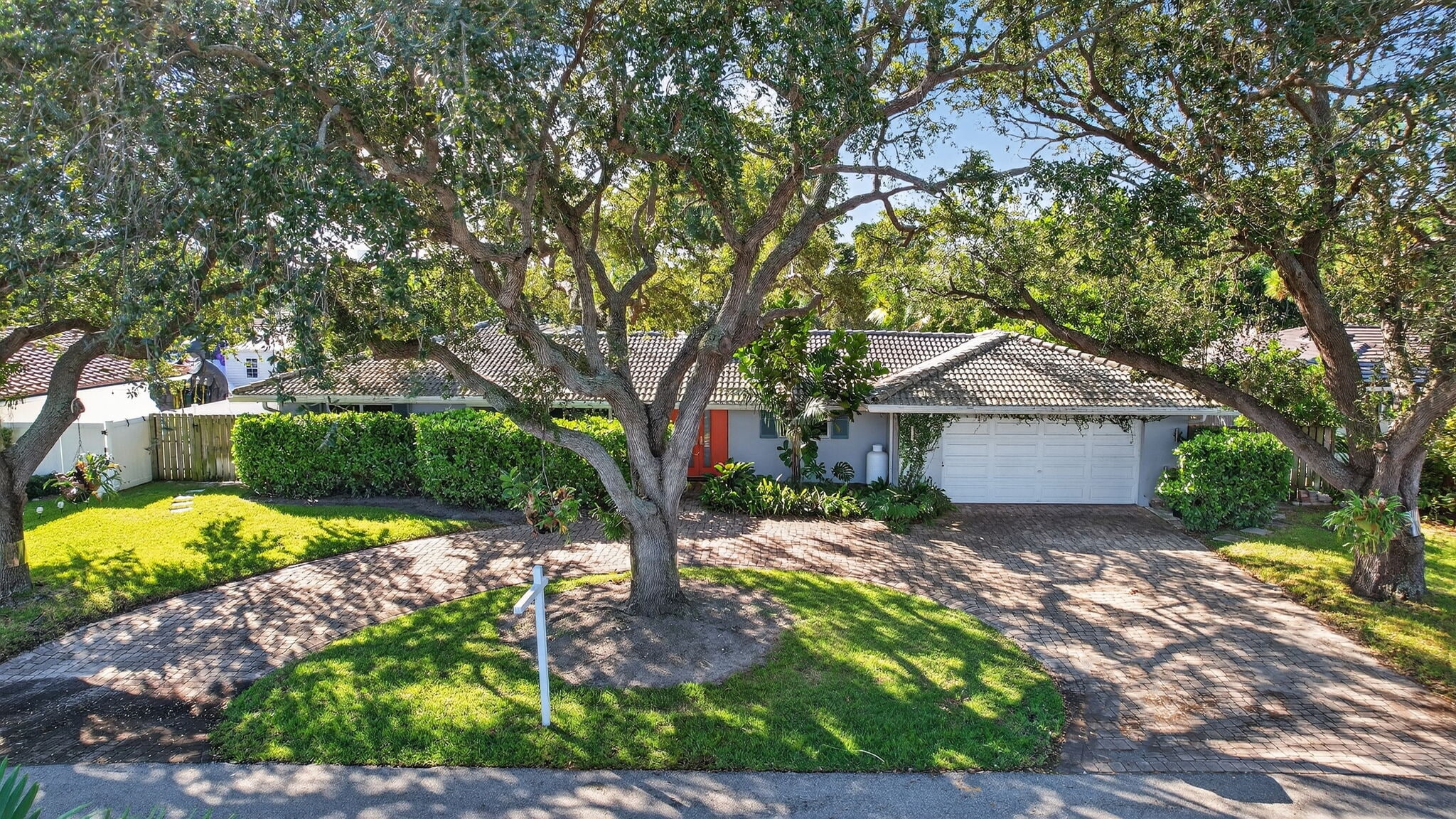 Building Photo - 2740 NE 34th St