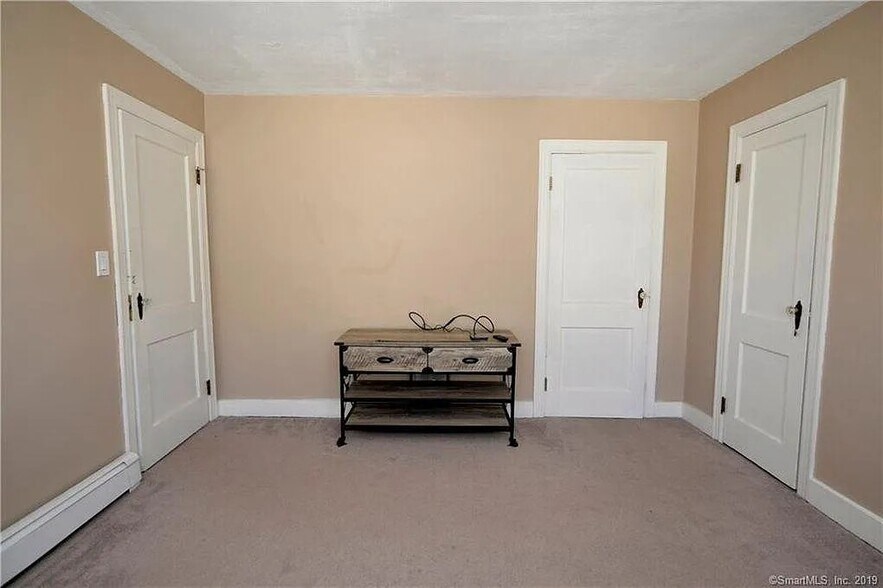 Building Photo - 83 Kneen St