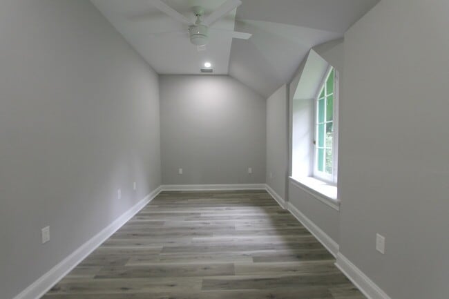 Building Photo - 5925-31 Devon Pl