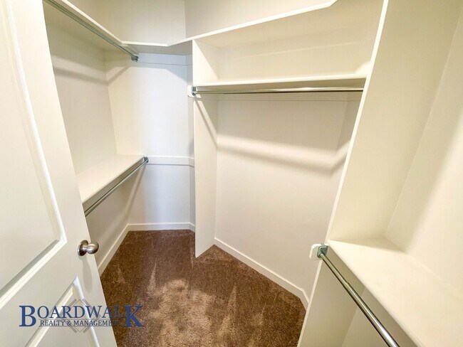 Building Photo - Beautiful 4 bedroom Townhome in West Valley!