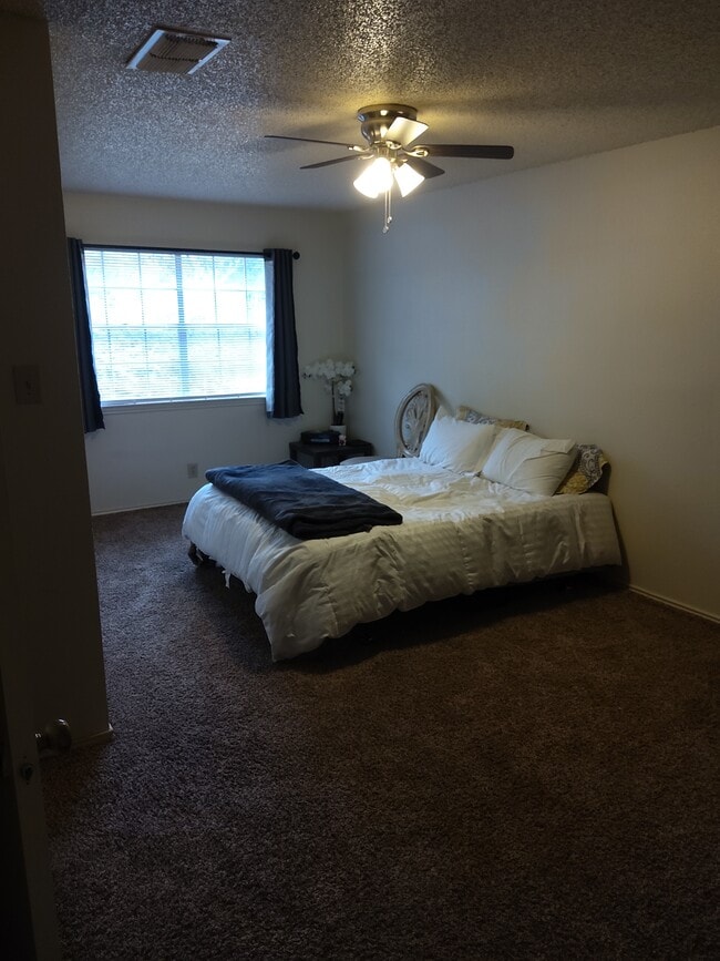 Building Photo - 5604 Rose Dawn