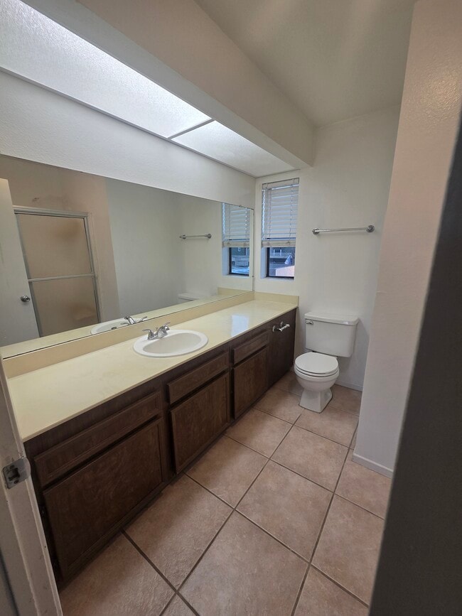 Building Photo - 140 E El Norte Pkwy