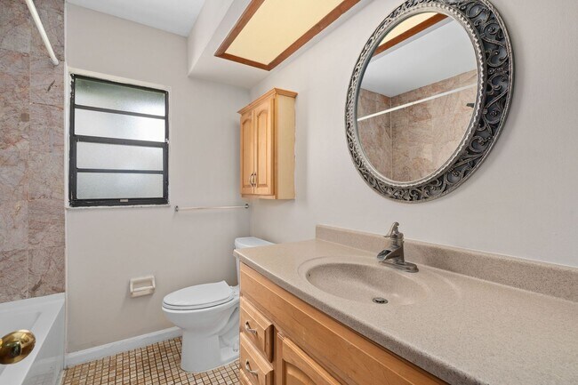 Building Photo - **Recently upgraded 4/2 pool home in Longw...