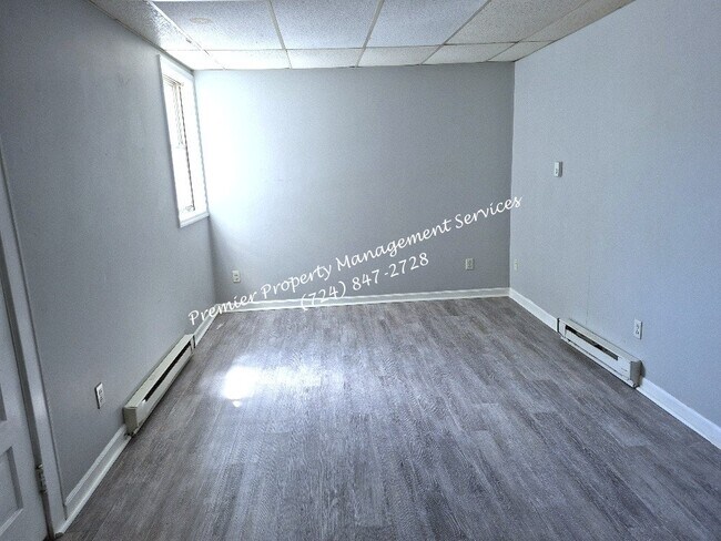 Building Photo - 542 Midland Ave