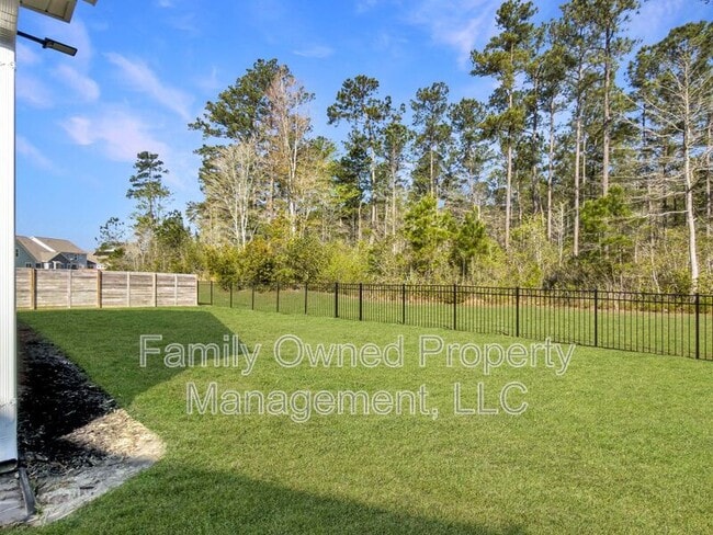 Building Photo - 208 Shortmarsh St