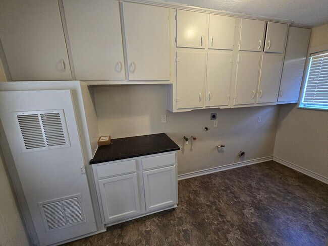 Building Photo - Spacious 3 Bedroom 2 Bath in Bryan!