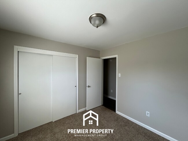 Building Photo - Spacious 3BR/2BA Home in Walls, MS | Brick Fireplace & Large Fenced Backyard