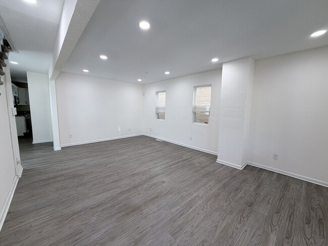 Building Photo - 907 Rugby St