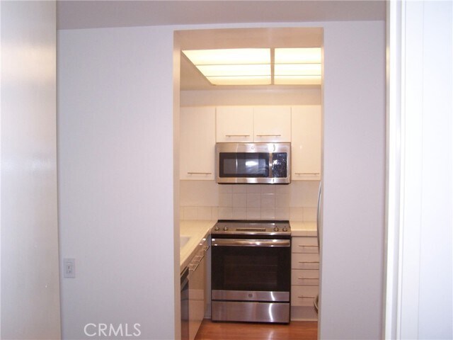 Building Photo - 525 E Seaside Way