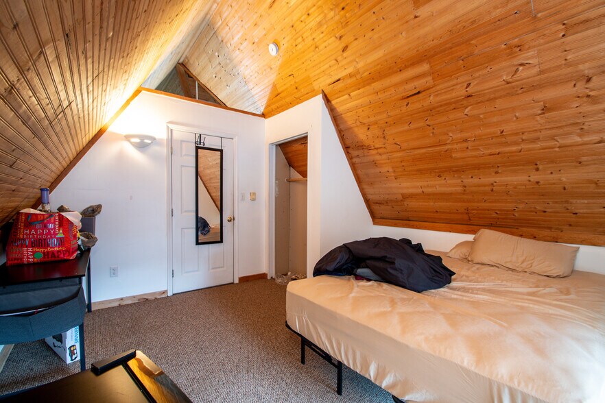 Building Photo - 1403 W Barker Ave