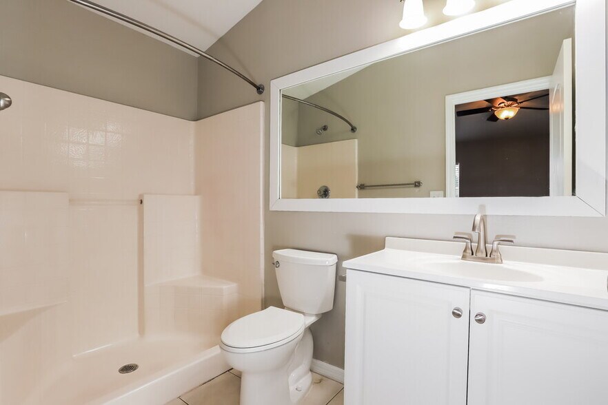 Building Photo - 447 Maple Pointe Dr