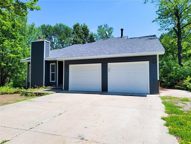 Primary Photo - 5743 Juneau Ln N