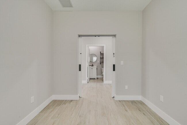 Building Photo - 1388 NW Charlie Green Dr