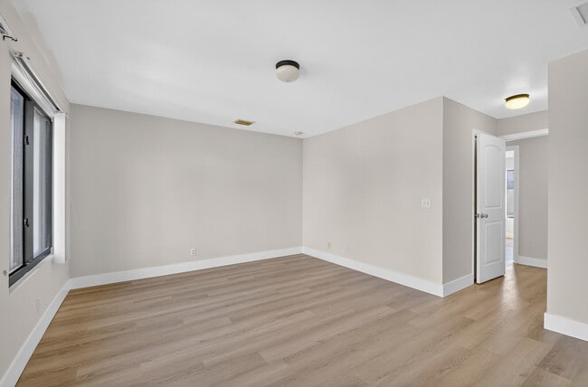 Building Photo - 5352 Bosque Ln