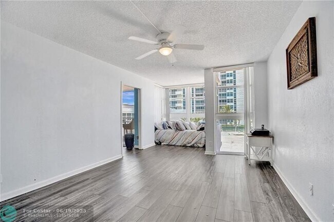Building Photo - 1370 S Ocean Blvd