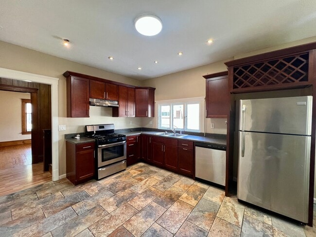 Building Photo - Move-In Ready 4-Bed Family Home in Willowick!