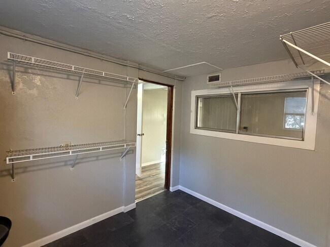 Building Photo - THREE BEDROOM TWO BATH TWO CAR GARAGE