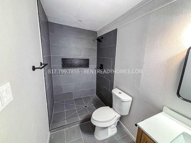Building Photo - 621 Cedar Dr