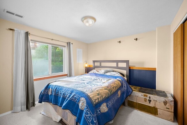 Building Photo - Spacious Latah Valley Home - Gated Community