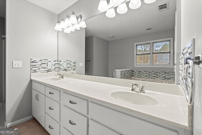 Building Photo - 115 Rockhurst Chase