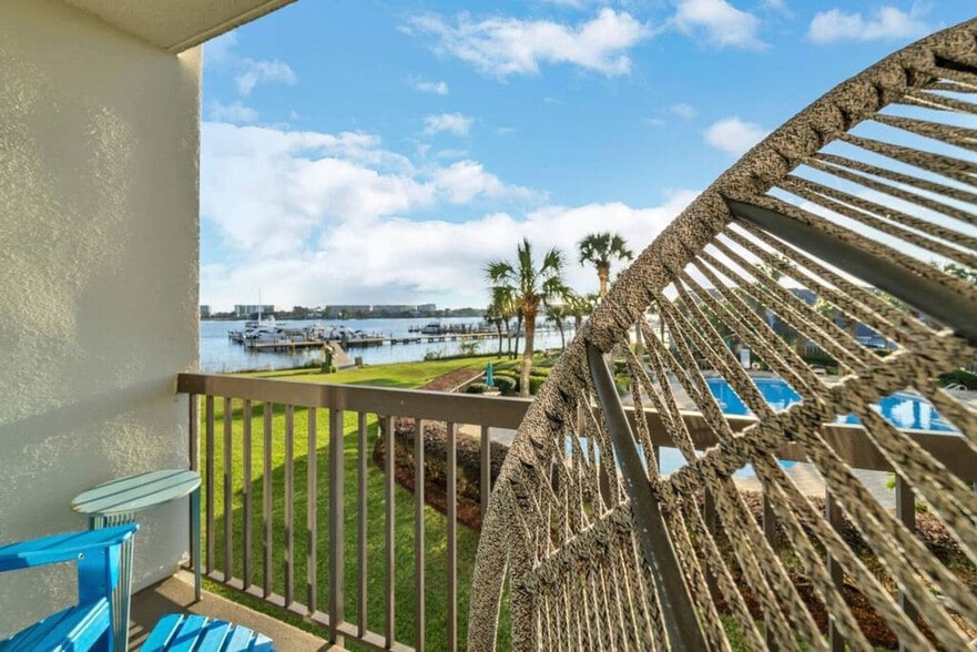 Building Photo - 214 Miracle Strip Pkwy SW