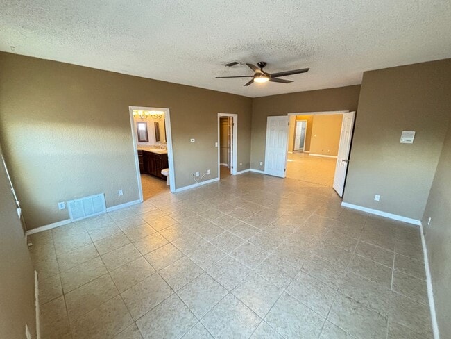 Building Photo - Stunning 3Bed/2Bath/2Car 1st Floor Condo with Private Yard, and Luxurious Amenities!