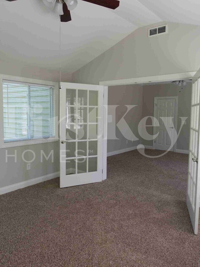 Building Photo - 1911 Chestnut Oak Ln