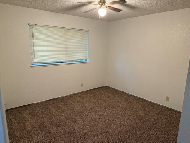 Building Photo - 990/992 JUSTIN DUPLEX