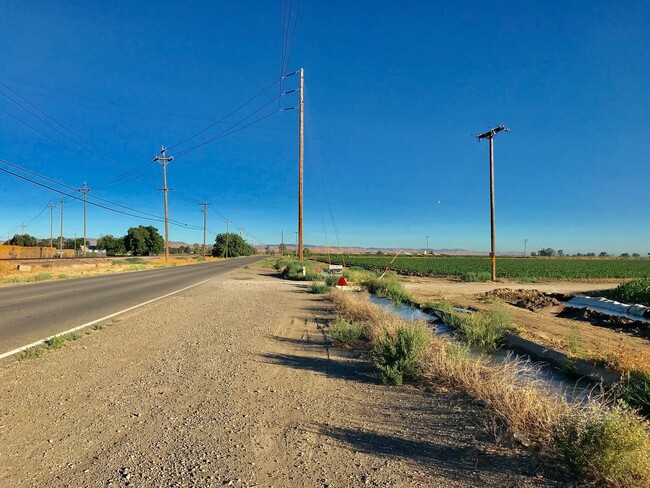 Building Photo - (EASY COMMUTE).  Beautiful Country Home!!