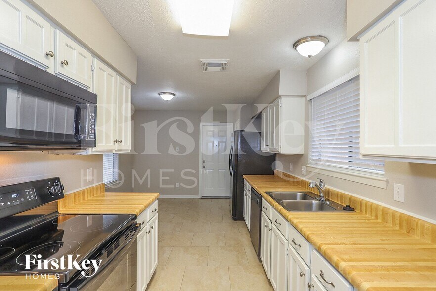 Building Photo - 2334 Webster Ranch Rd