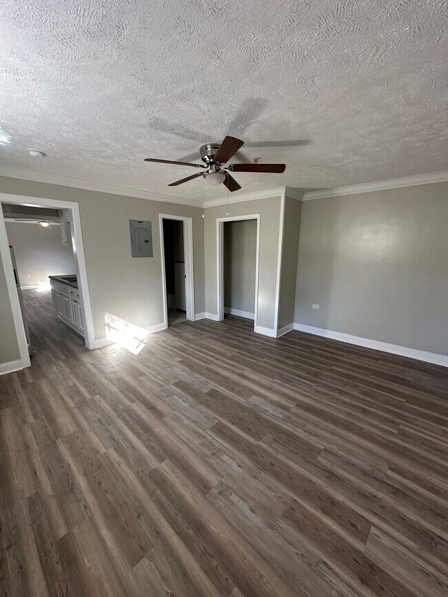 Building Photo - Remodeled One Bedroom Apartment In Corinth...