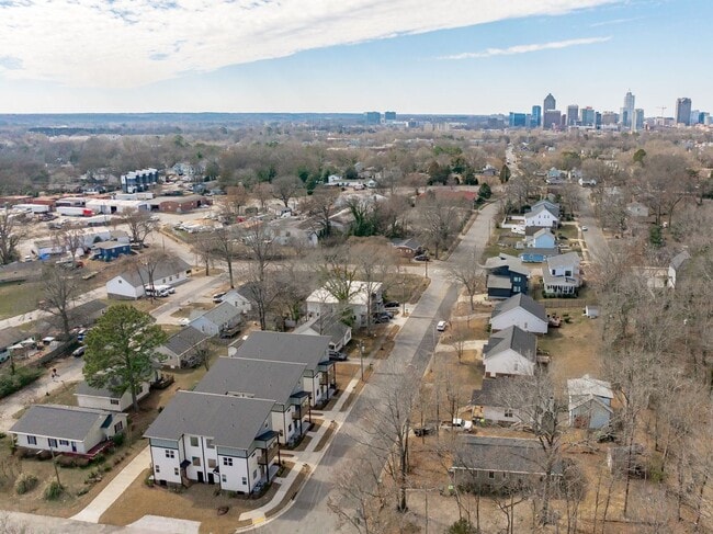 Building Photo - Luxurious Newly Built 3BD, 4BA Downtown Raleigh Townhome with Spacious Balcony and Natural Light ...