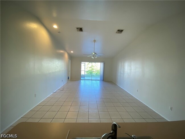 Building Photo - 622 SE 13th Pl