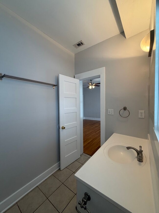Building Photo - Stylish 2/2 Bungalow with Modern Kitchen & Spacious Backyard
