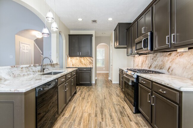 Building Photo - 22015 Field Green Dr