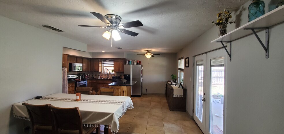 Dining and kitchen - 4525 Sisk Rd