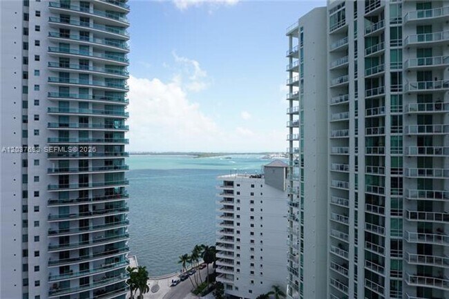 Building Photo - 1300 Brickell Bay Dr