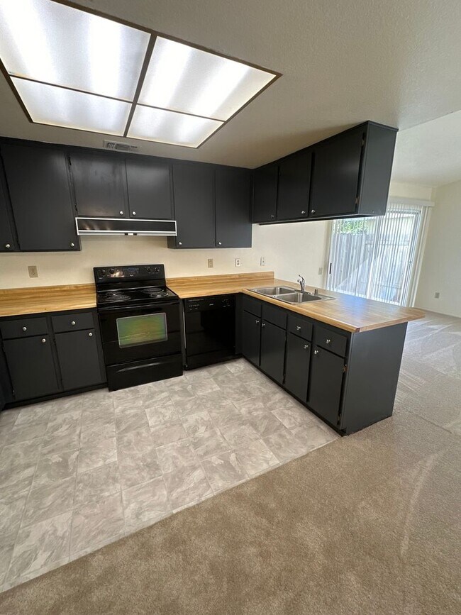 Building Photo - Adorable Rancho 3/2~~!  Please see entire add for viewings!!