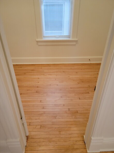 Bedroom #2 (7' x 12') - 3115 N Bartlett Ave - Lower