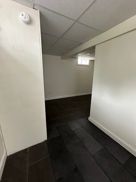 Office/Room - 829 Miller Ave