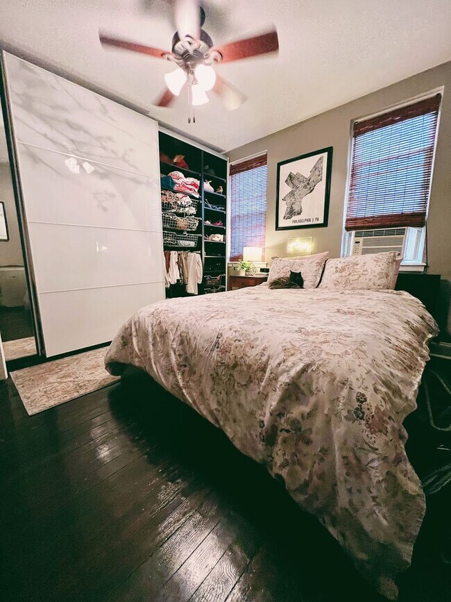 Building Photo - Gorgeous 2-Bed Townhome in Pennsport! Available on NOW!