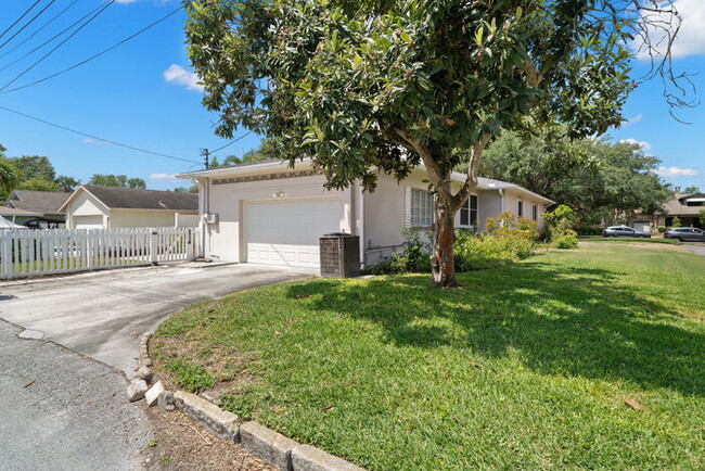 Building Photo - Beautiful Home For Rent in St Petersburg!